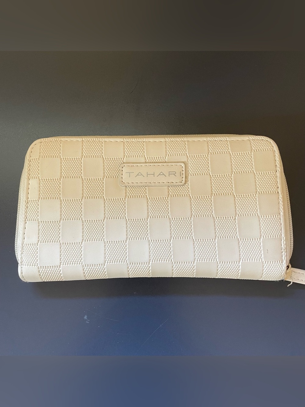 Tahari Cream / off white wallet